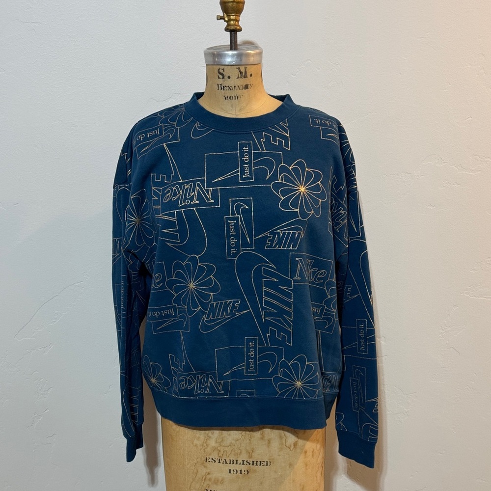 Nike Women's Blue Graphic Crewneck Sweater